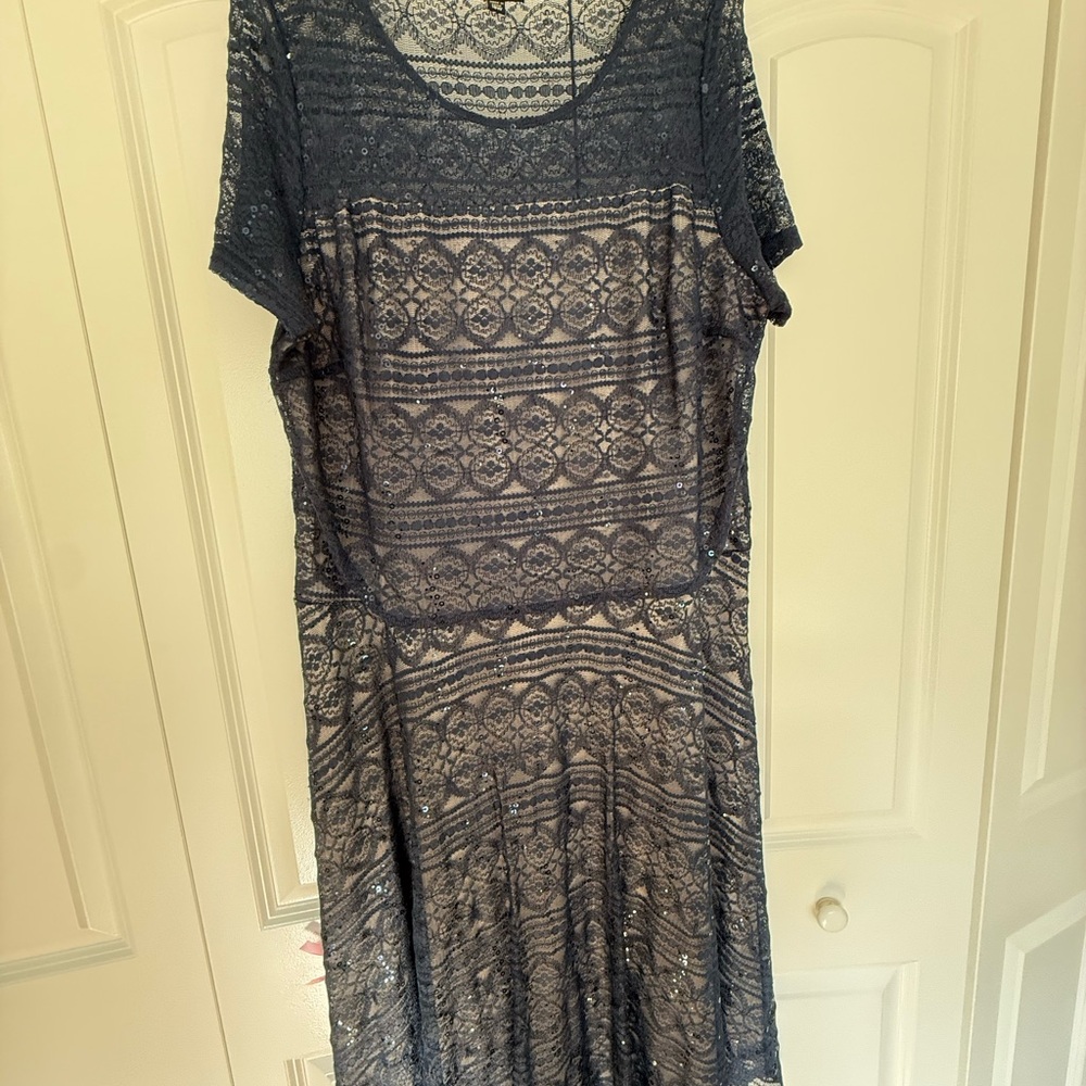 Chic Lace Midi Dress in Navy